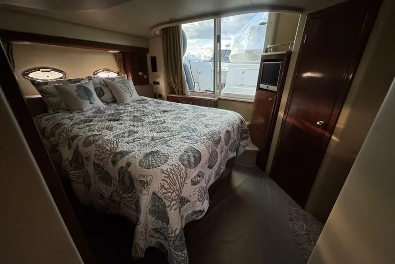 Done Building Yacht Photos Pics Luxurious bedroom interior of 2008 Meridian 459 Motoryacht with nautical-themed bedding.