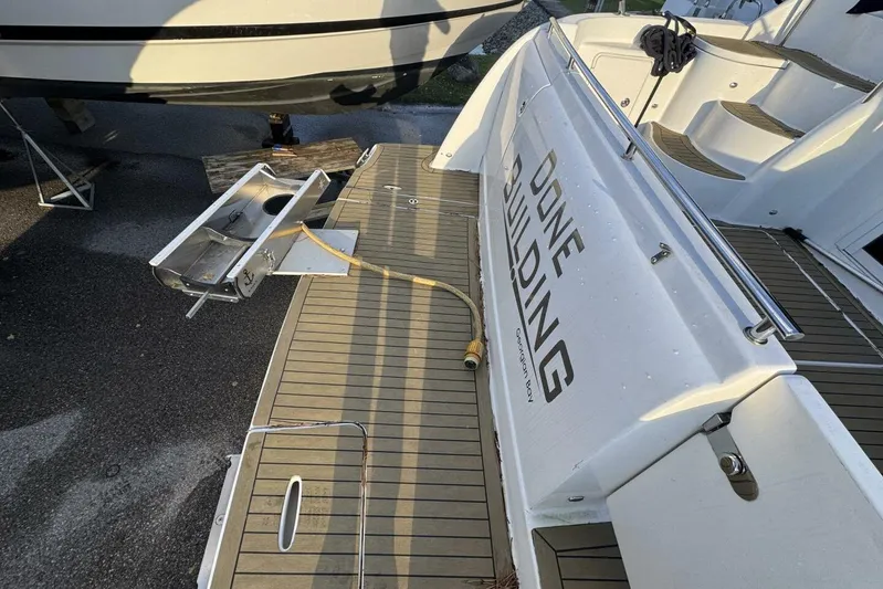 Done Building Yacht Photos Pics 2008 Meridian 459 Motoryacht stern view with swim platform and ladder.