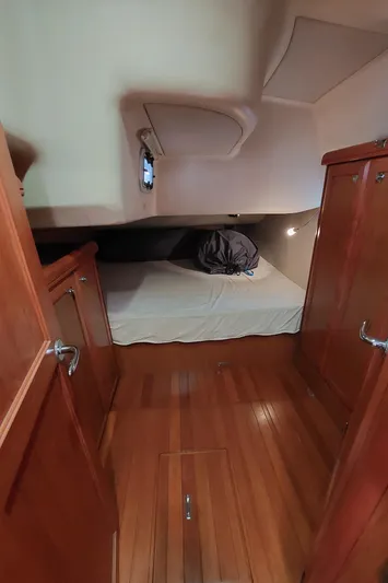 "heron" Yacht Photos Pics 2009 Hunter 49 yacht cabin with wooden interior and cozy bed.