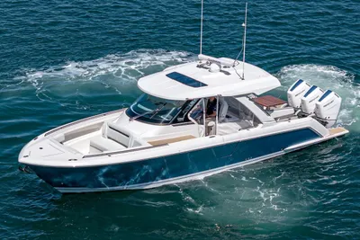 Tiara Yachts 38 LS