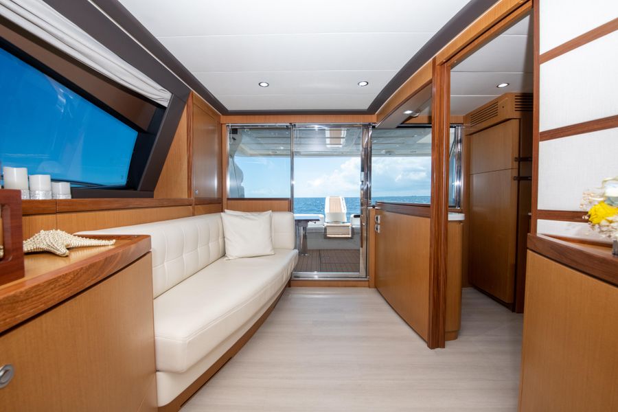 2011 Ferretti Yachts 660