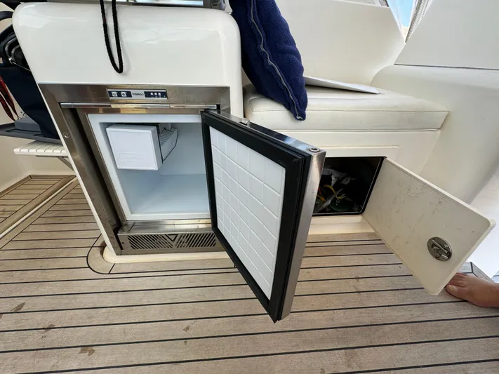  Yacht Photos Pics OLTREMARE Carolina Classic 32