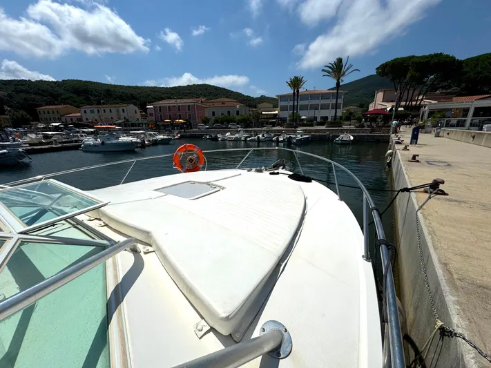  Yacht Photos Pics OLTREMARE Carolina Classic 32