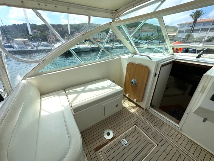  Yacht Photos Pics OLTREMARE Carolina Classic 32