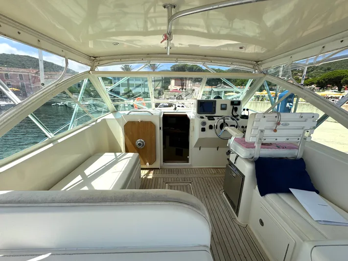  Yacht Photos Pics OLTREMARE Carolina Classic 32