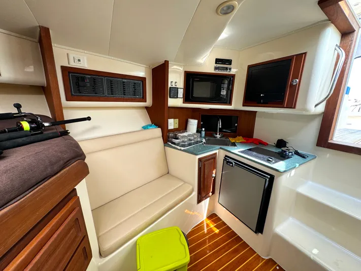  Yacht Photos Pics OLTREMARE Carolina Classic 32