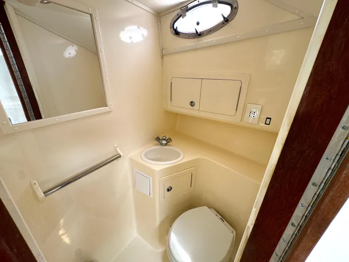  Yacht Photos Pics OLTREMARE Carolina Classic 32