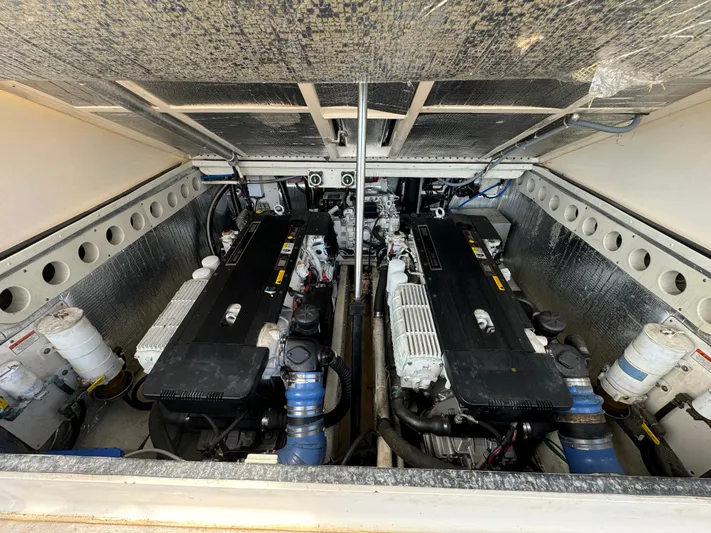  Yacht Photos Pics OLTREMARE Carolina Classic 32