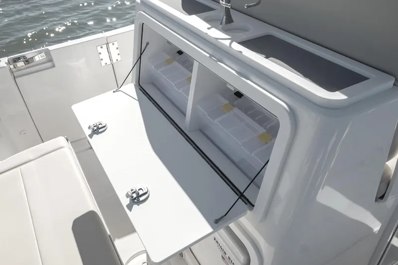 $24,892 Off Msrp Yacht Photos Pics 