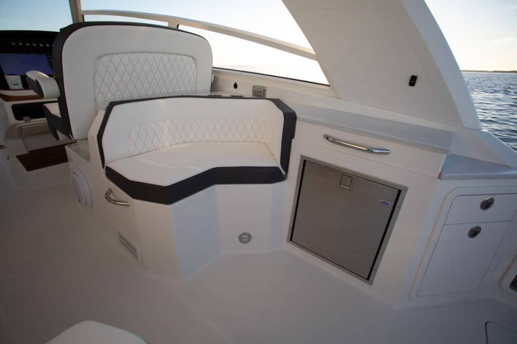 2023 WORLD CAT 400 DC - Image 3