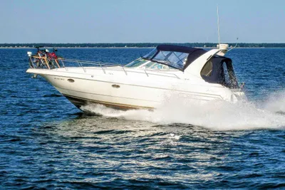 Cruisers Yachts 3575 Esprit