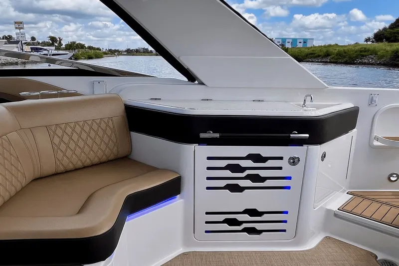 " Bobber Ann" Yacht Photos Pics 