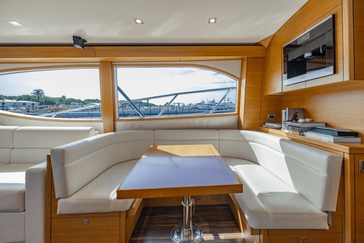 2015 Hatteras 63 