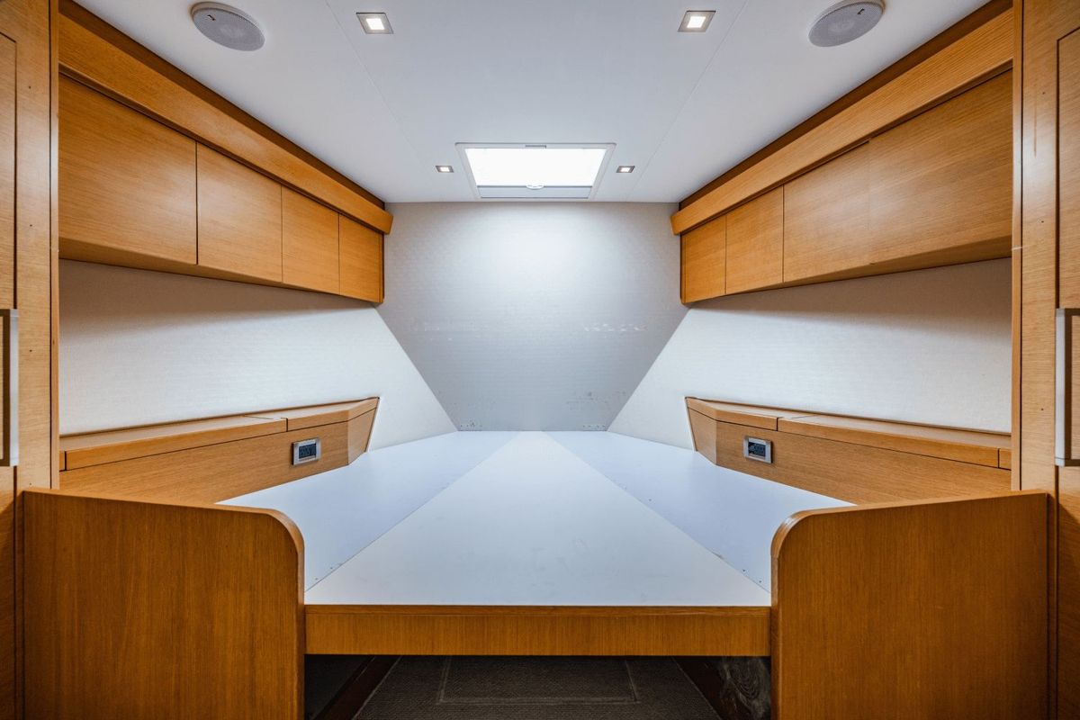 2015 Hatteras 63 