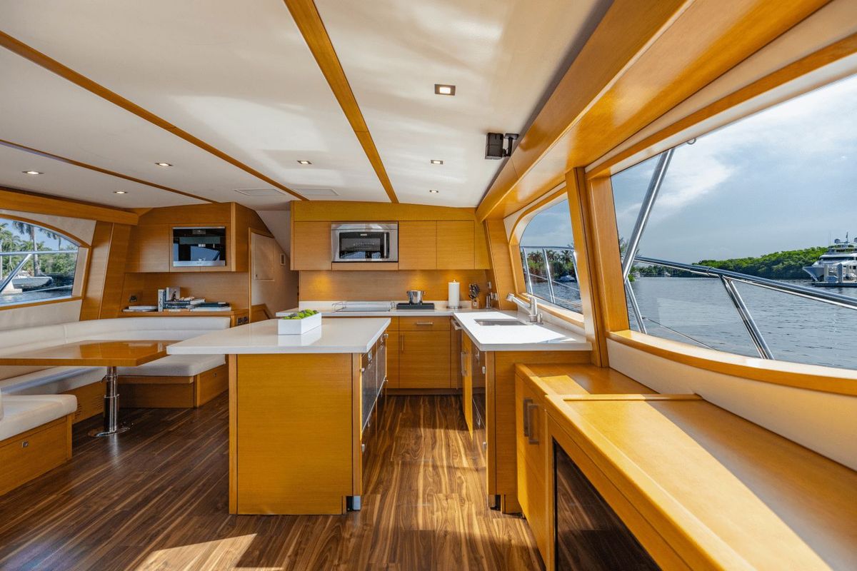 2015 Hatteras 63 
