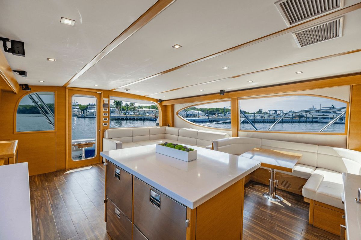 2015 Hatteras 63 