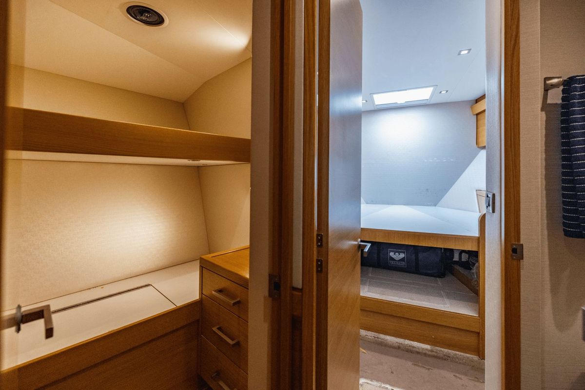 2015 Hatteras 63 