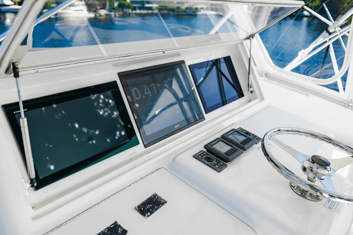 2015 Hatteras 63 
