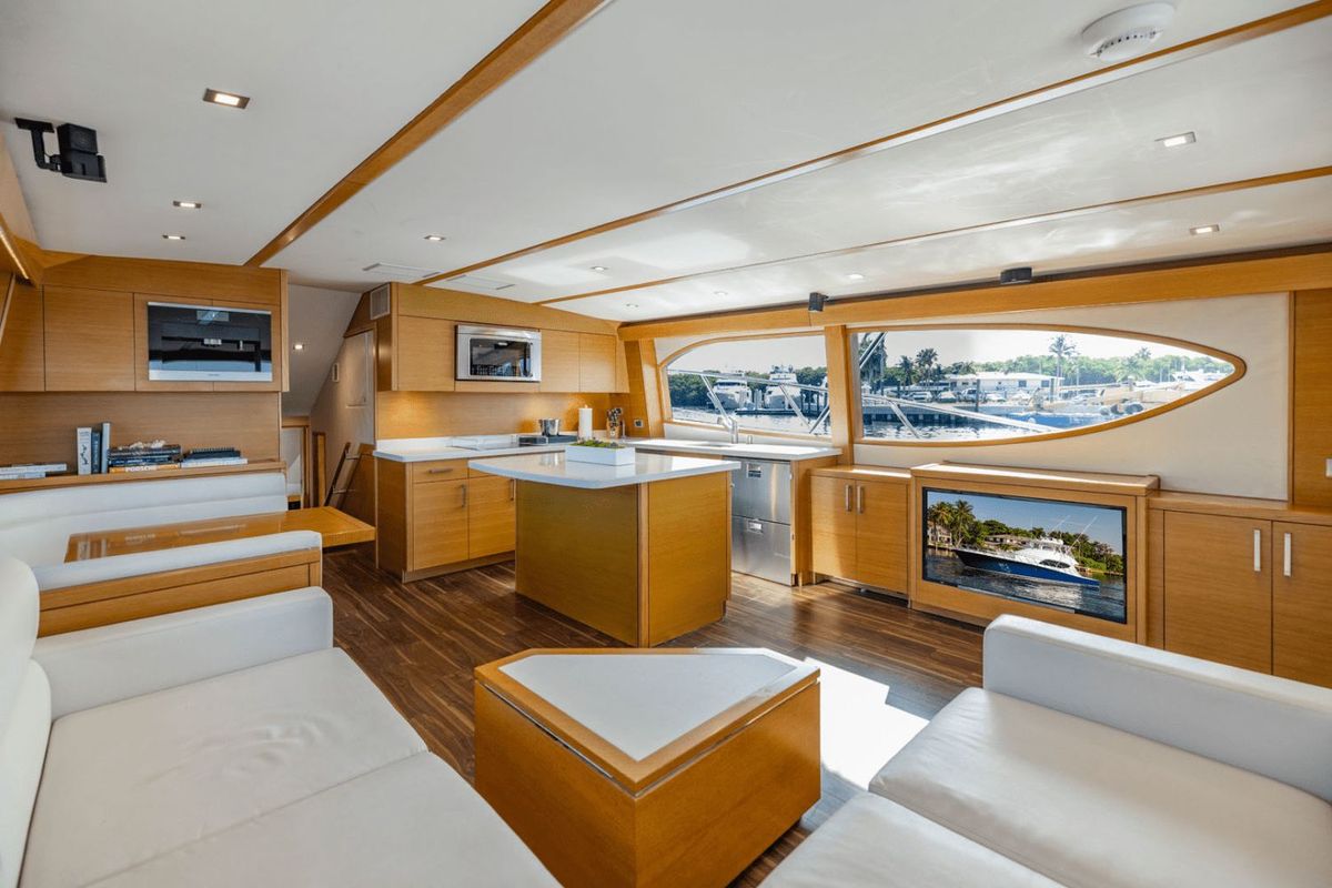 2015 Hatteras 63 