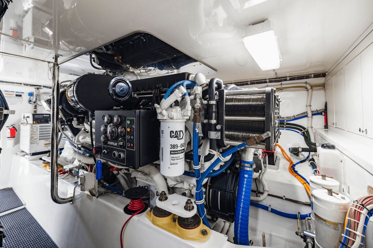 2015 Hatteras 63 