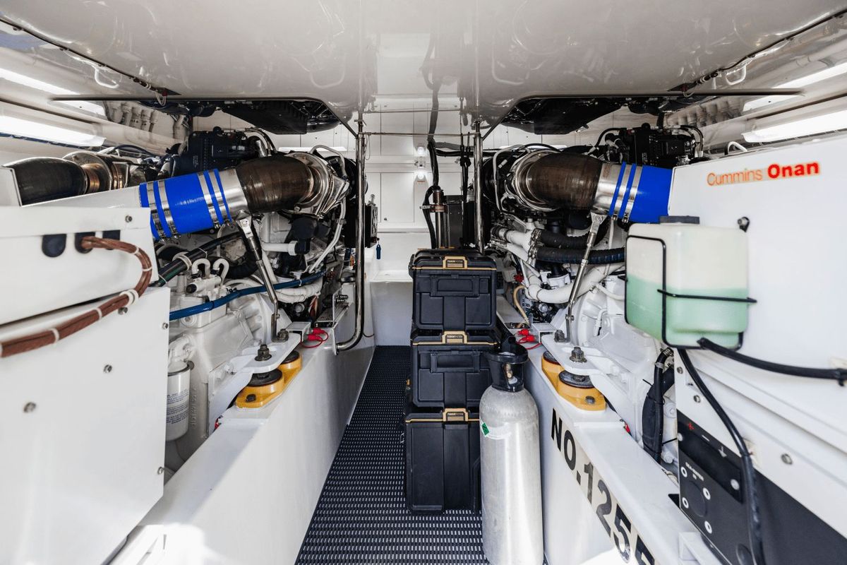 2015 Hatteras 63 