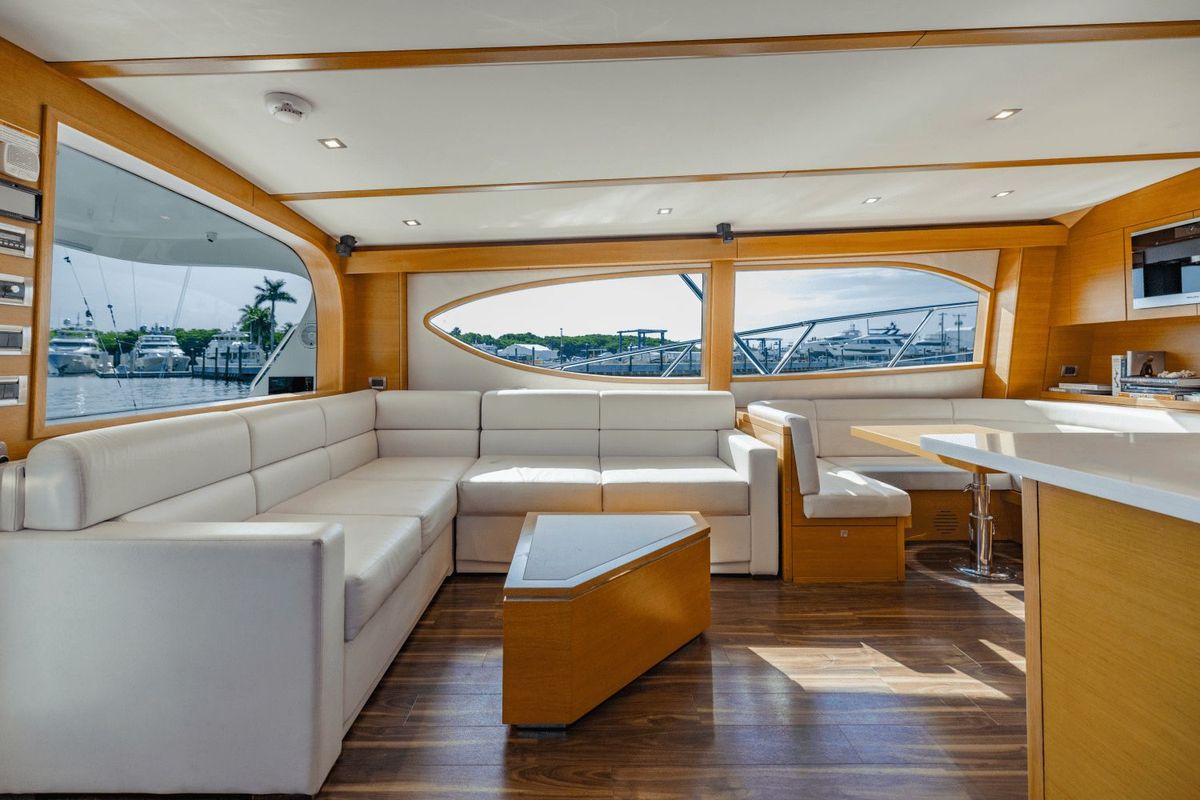 2015 Hatteras 63 