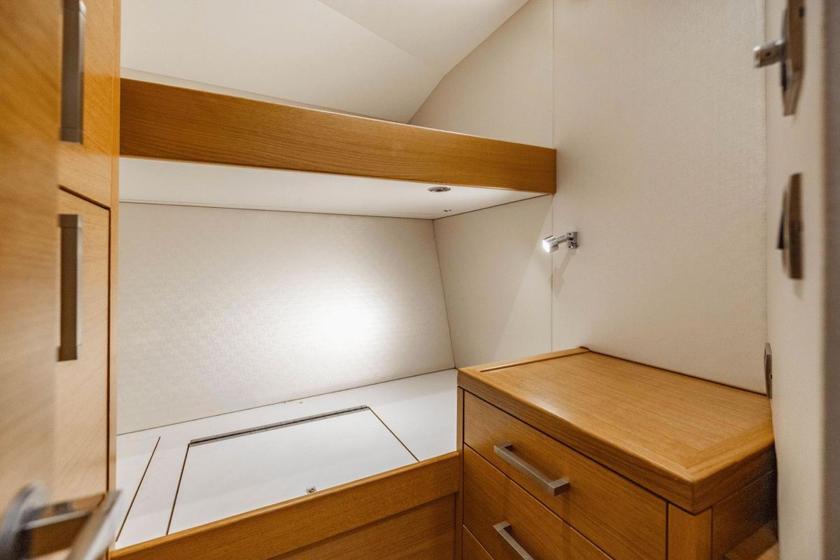 2015 Hatteras 63 