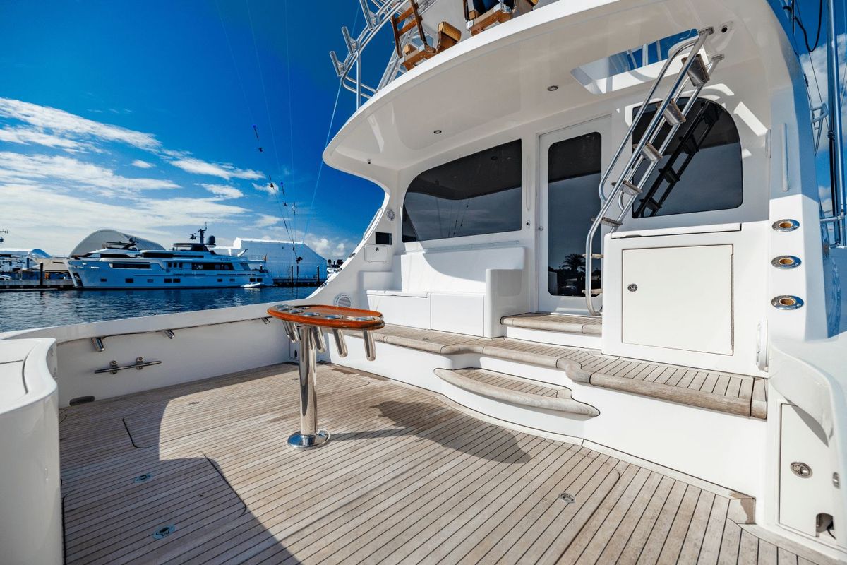 2015 Hatteras 63 