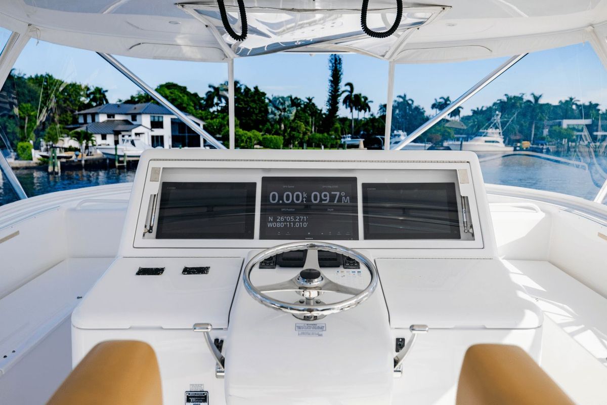2015 Hatteras 63 