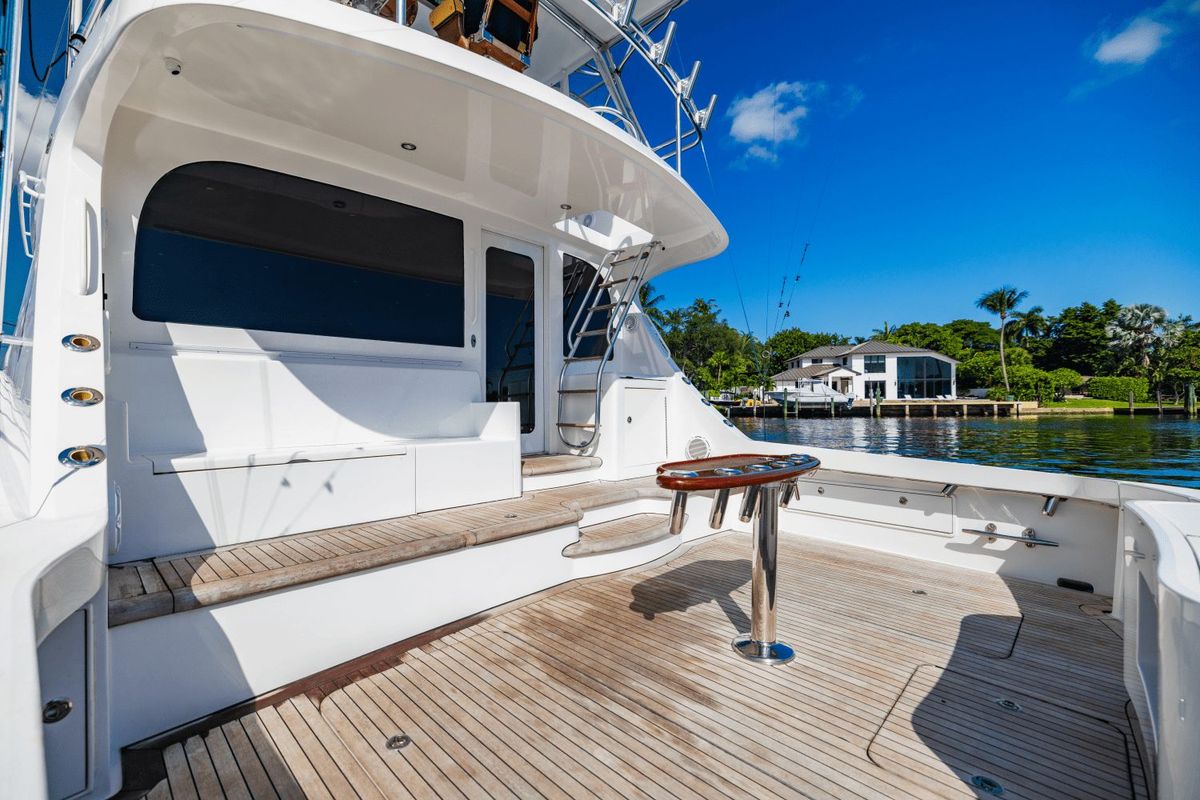 2015 Hatteras 63 