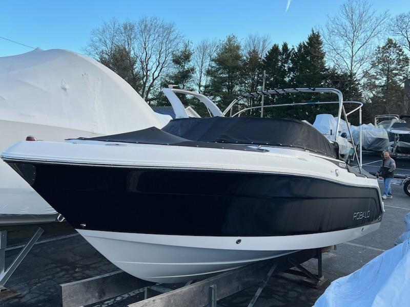 2016 Robalo R227 Dual Console