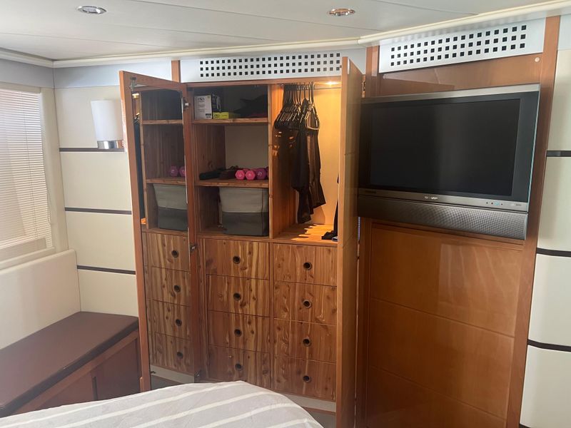 2006 Pershing 62'