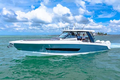 Boston Whaler 420 Outrage