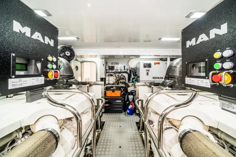 Record Year Yacht Photos Pics 