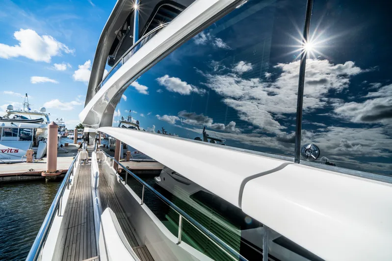 Record Year Yacht Photos Pics 