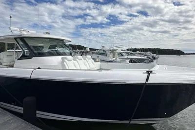 Tiara Yachts 43 LS