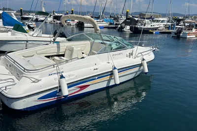 2002 Astromar LC600 Cabin