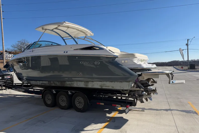  Yacht Photos Pics 2019 Cobalt R35 boat on trailer under clear blue sky.
