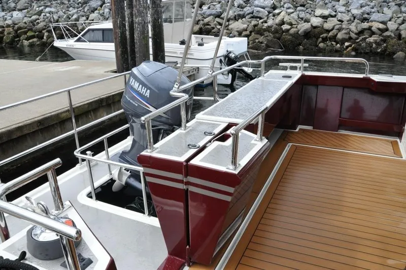 Oberwolf Yacht Photos Pics 2009 EagleCraft 47' Pilothouse boat with Yamaha outboard motor at dock.