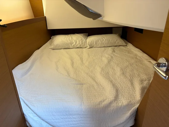 Yahtzee Yacht Photos Pics Aft cabin