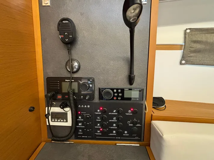 Yahtzee Yacht Photos Pics Nav station