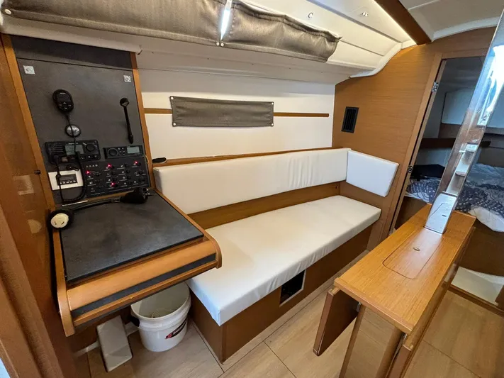 Yahtzee Yacht Photos Pics Port Settee