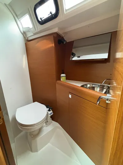 Yahtzee Yacht Photos Pics Head