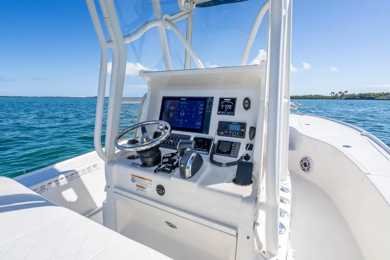  Yacht Photos Pics 2017 SeaVee 270Z boat dashboard with navigation controls on open water.