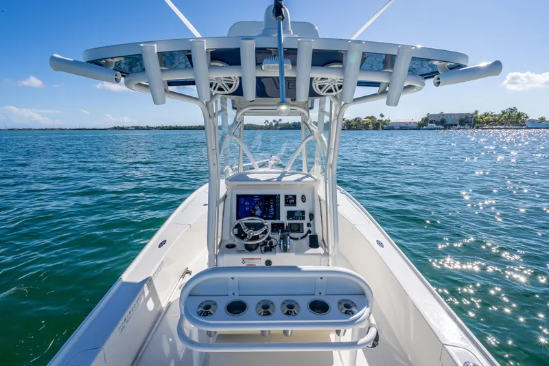  Yacht Photos Pics 2017 SeaVee 270Z boat on sparkling water, featuring a modern helm and T-top.