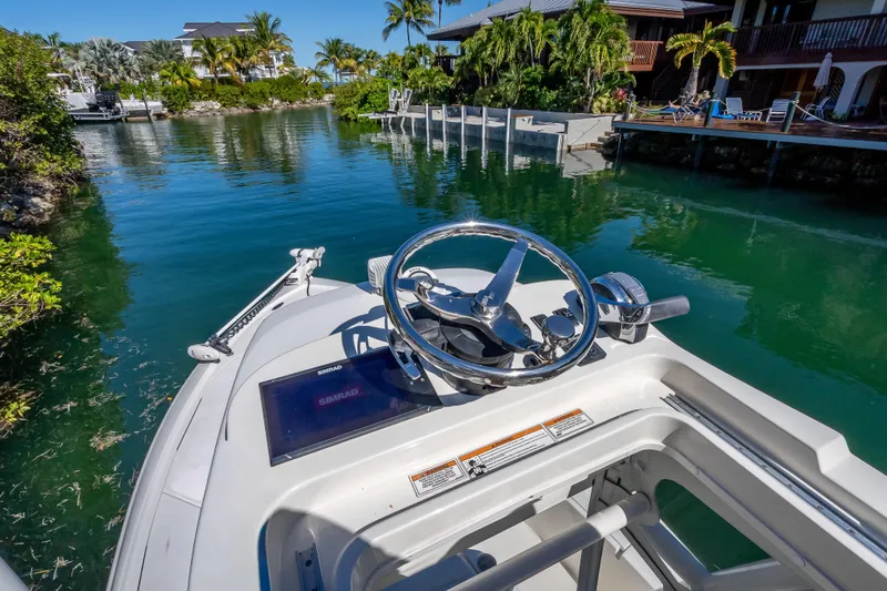  Yacht Photos Pics 2017 SeaVee 270Z boat steering console in a tropical canal setting.