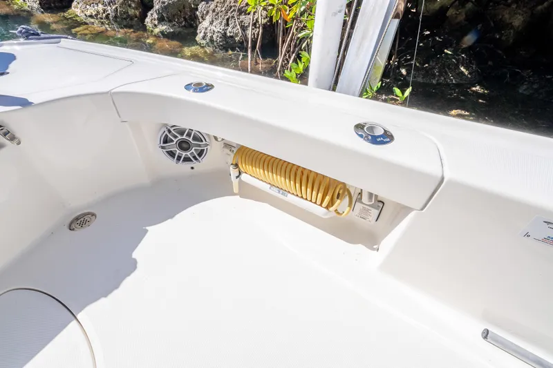 Yacht Photos Pics 2017 SeaVee 270Z boat interior with speaker and coiled hose.