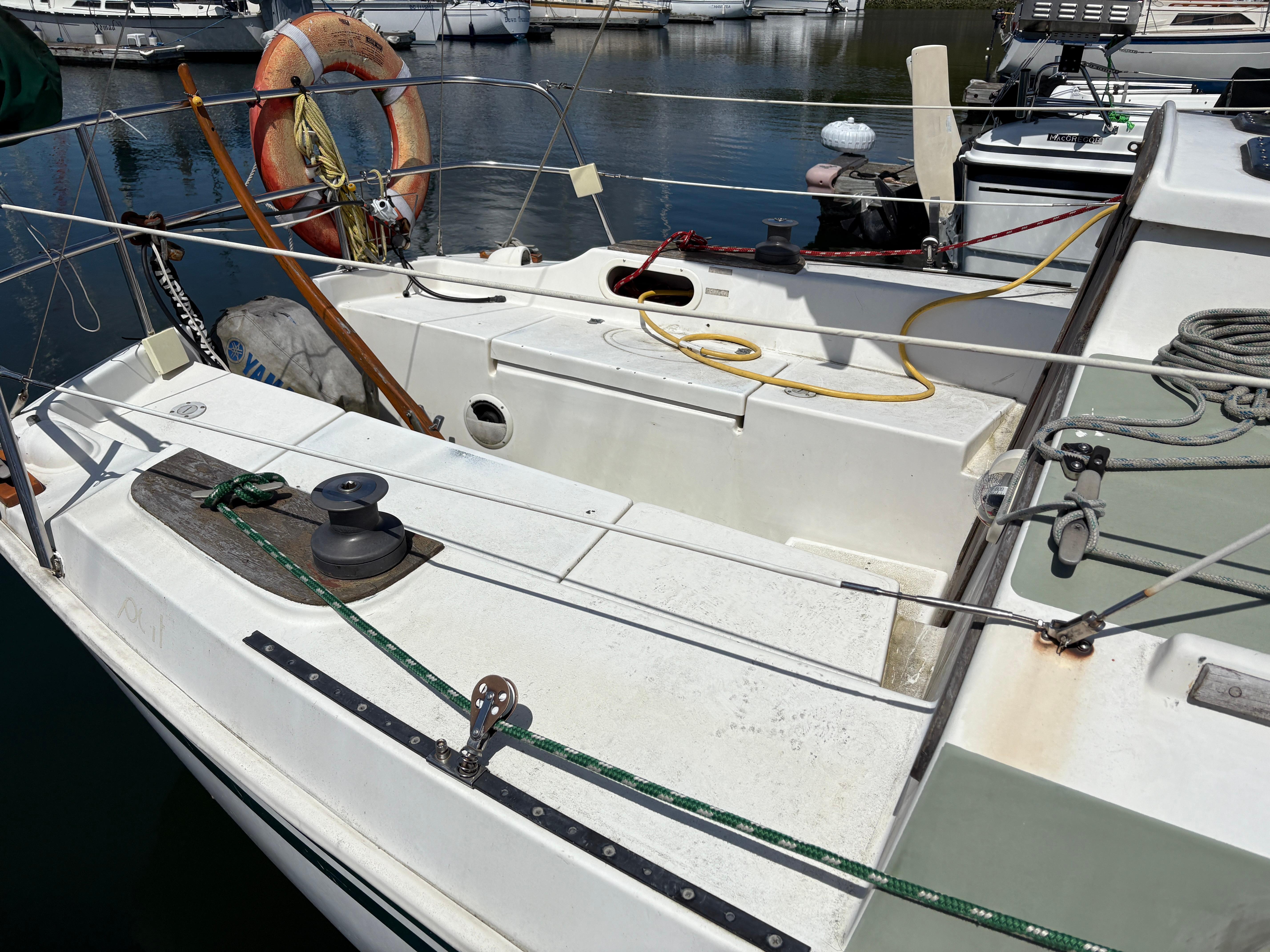 1981ビンテージ　DISNY show Boat 1981 Newport 27 S Cruiser for sale - YachtWorld