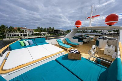 Yacht