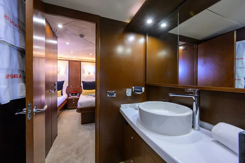 21 Sea Sands Yacht Photos Pics 